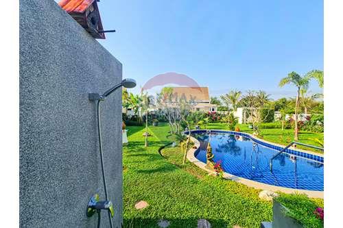 รูป [920601001-62] Brand New Villa Luxury Modern Thai Design in Sam Phra Ya For Sale - รูปที่ 13/41