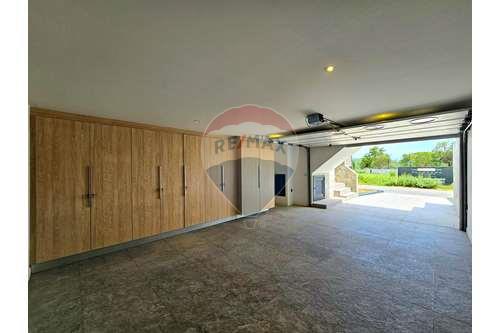 picture [920601001-225] Black mountain Townhouse, Great Golf Course View, - 5/43