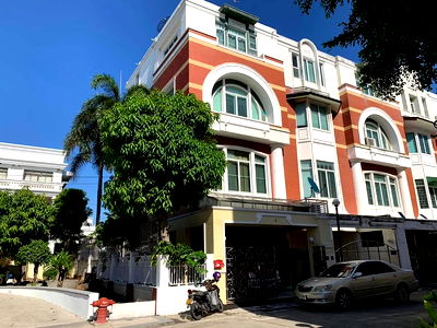 เช่าทาวน์โฮม BTS บางจาก : HR2998ให้เช่าทาวน์โฮม 4 ชั้น หลังมุม หมู่บ้านบ้านรวิภา สุขุมวิท 103 ติดกับอุดมสุข วอล์ค เดินทางสะดวก