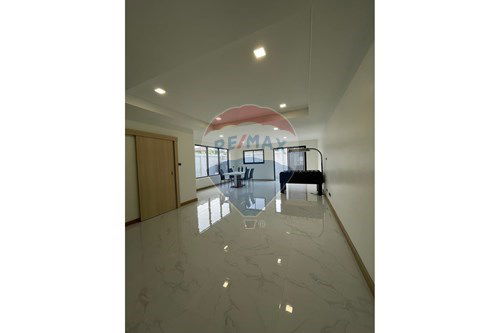 picture [920071080-90] Spacious Bangkok Townhouse: 3BR/4BA, Prime Locale - 4/13