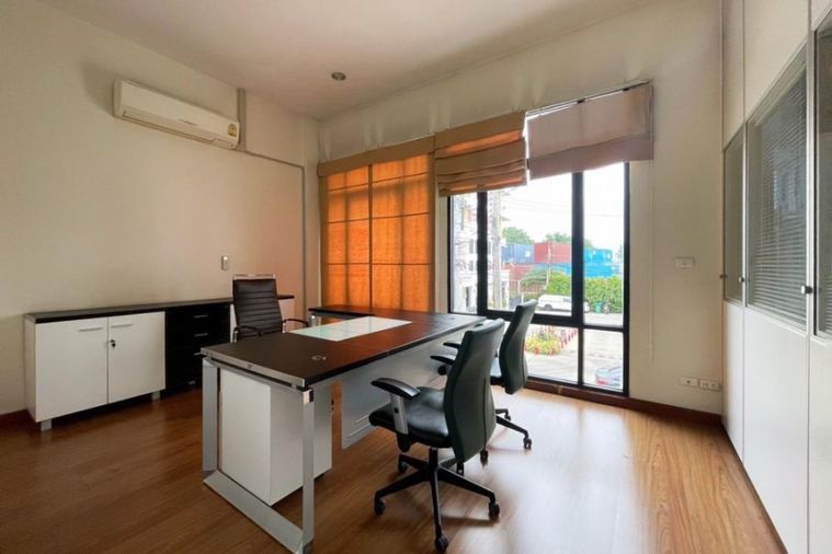 3-bed home office for sale, 320 sqm, 41.6 sq wah, Baan Klang Krung Office