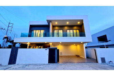 บ้านเดี่ยว หนองปรือ ชลบุรี : [920311006-309] ขายพูลวิลล่าหรู สไตล์โมเดิร์น พัทยา - หนองไม้แก่น พร้อมเข้าอยู่!