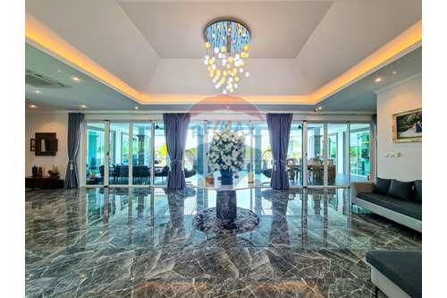 รูป [920601001-58] 5 Bed 6 Bath Luxury Private Pool Villa in Hua Hin, Thap Tai For Sale - รูปที่ 9/20