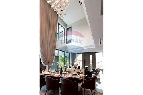 รูป [920311043-29] วิลล่าหรูหรา 3 ชั้น ใหม่เอี่ยม ใจกลางเขาพระตำหนัก พัทยา - รูปที่ 20/21