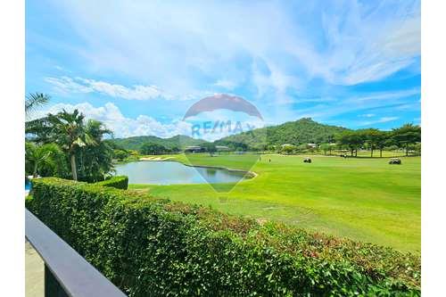 picture [920601001-225] Black mountain Townhouse, Great Golf Course View, - 18/43
