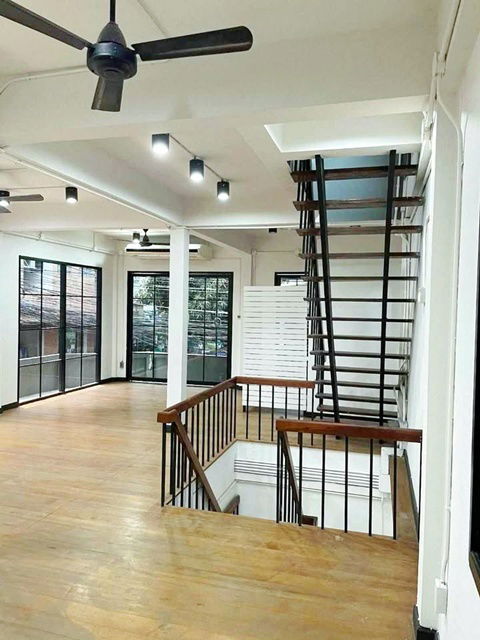 รูป เดอะ สตรีทรัชดา 1.8 กม. .ให้เช่าตึกเดี่ยว 3 ชั้นประชาสงเคราะห์ 25-33 26ตร.วา. 306ตร.ม. 3 นอน 4 น้ำ - รูปที่ 3/8