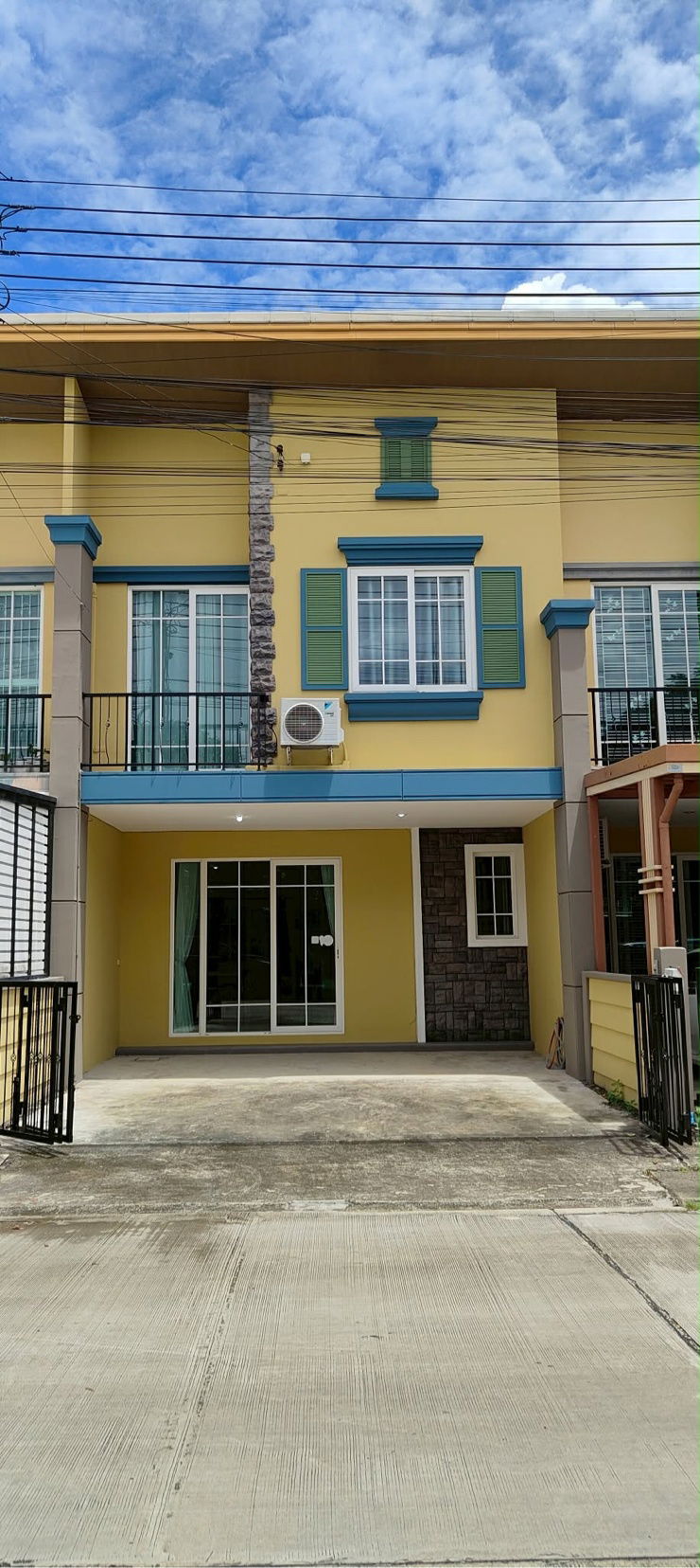 ขายทาวน์โฮม : ขาย 🏠ทาวน์โฮม 2 ชั้นโกลเด้น ทาวน์ รัตนาธิเบศร์-สถานีรถไฟฟ้าไทรม้า 4 นอน 3 น้ำจอดรถ 2 คัน 21 ตรว. 📍ซ.ไทรม้า 11