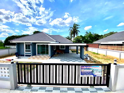 บ้านเดี่ยว อุทยานแมลง โดมแมลง กำแพงแสน : ขายบ้านนครปฐม อ.กำแพงแสน สร้างใหญ่ หลังใหญ่ ให้ที่ดินเยอะ ขายถูกที่สุดในย่านนี้ 110ตรว. 3นอน 2น้ำ แอร์ 4เครื่อง ทำเลดีมาก เข้าออกได้หลายเส้นทาง