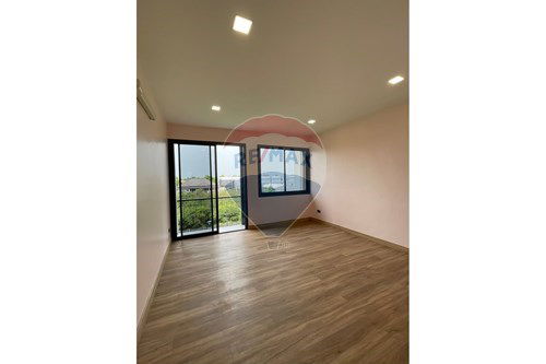 picture [920071080-90] Spacious Bangkok Townhouse: 3BR/4BA, Prime Locale - 12/13