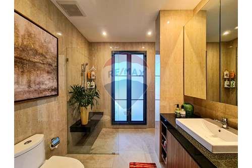 รูป [920601001-62] Brand New Villa Luxury Modern Thai Design in Sam Phra Ya For Sale - รูปที่ 33/41