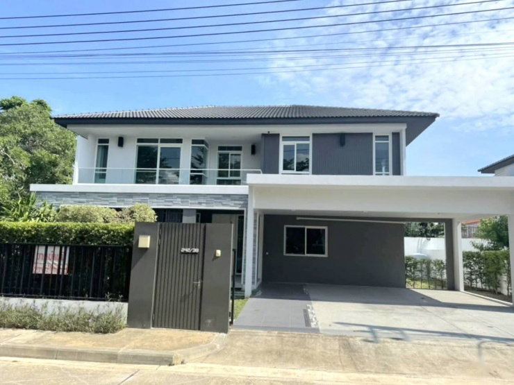 ขายบ้านเดี่ยว : ขายบ้าน2ชั้น หลังสุดท้ายไซส์ใหญ่สุดในโครงการ  ติดส่วนกลลางเดินไม่กี่ก้าวก็ ว่ายน้ำ ฟิตเนส  มัณฑนา-สันทราย  ตกแต่งพร้อมอยู่ ใกล้รวมโชคมอล์ค