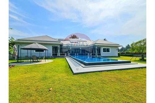 รูป [920601001-58] 5 Bed 6 Bath Luxury Private Pool Villa in Hua Hin, Thap Tai For Sale - รูปที่ 4/20