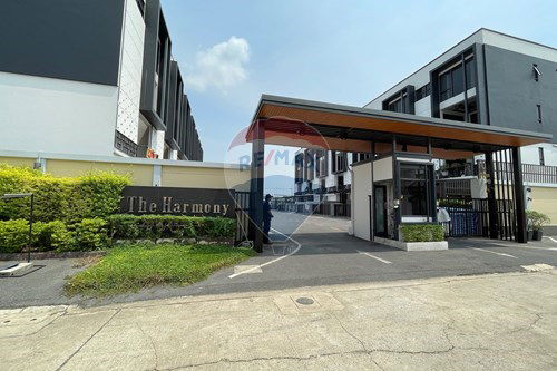 รูป [920071080-90] ทาวน์เฮ้าส์ลาดพร้าว: สะดวกครบครัน ใกล้ MRT - รูปที่ 1/13