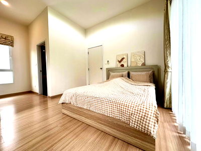 เช่าบ้านเดี่ยว เมืองสมุทรปราการ สมุทรปราการ : 🏡✨ ให้เช่าด่วน! บ้าน J Villa แพรกษา (แปลงมุม) 4 นอน 3 น้ำ ตกแต่งสวย พร้อมอยู่! ใกล้ BTS และ รร.สารสาสน์ฯ 🚆