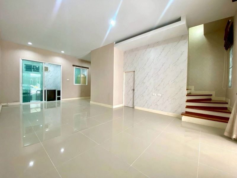 รูป ขายบ้าน 3 ชั้น หมู่บ้านวิชั่นสมาร์ทไลฟ์ บ้านพร้อมอยู่ ทำเลดี ใกล้สถานีรถไฟฟ้าบางพลู เพียง 3.09 ล้านบาท สนใจติดต่อ - รูปที่ 4/17