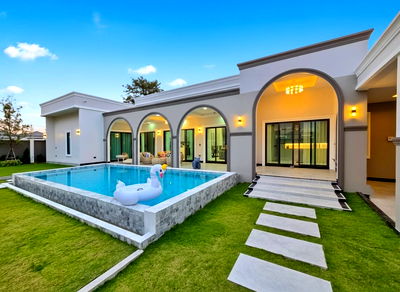 Houses for sale Pornprapanimit Road : "Modern Classic Pool Villas Pattaya" Newly built pool villas in Pattaya, ready to move in