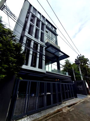 เช่าทาวน์โฮม ฟอร์จูนทาวน์ : ให้เช่าทาวน์โฮมหรู เซจ ทองหล่อ25 Sage # 2 พื้นที่รวม 26.81 ตร.ว. พื้นที่ใช้สอย 407ตร.ม. สุขุมวิท55  