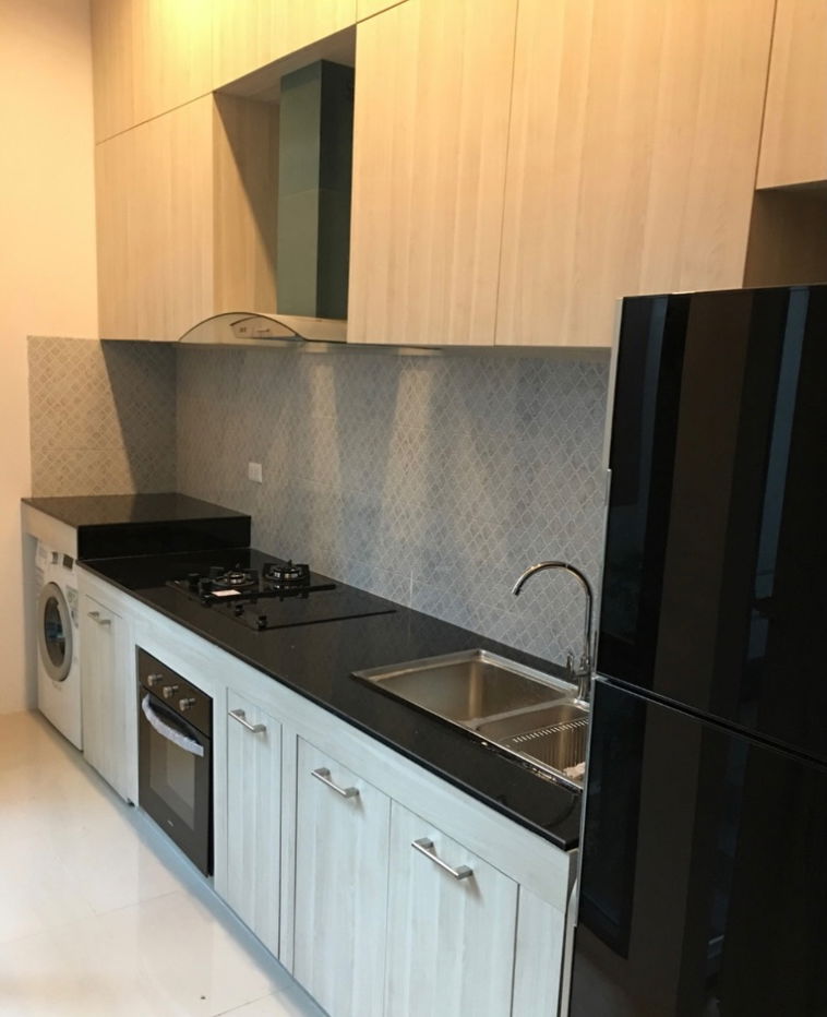 picture Townhouse for rent, 4 floors, Soi Suan Phlu 1, Sathorn beautiful, good location, ready to move in, near BTS Saladaeng. Interested, add Line @841qqlnr - 8/11