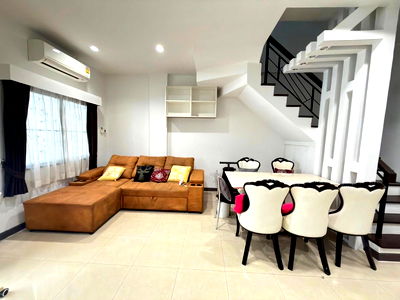 เช่าทาวน์โฮม เขตสวนหลวง : ✨ 🏠 House for Rent Sukhumvit 77 📍 ใกล้ MRT หัวหมาก💰 ค่าเช่า: 38,000 บาท/เดือน📋 รหัสทรัพย์: RS3443