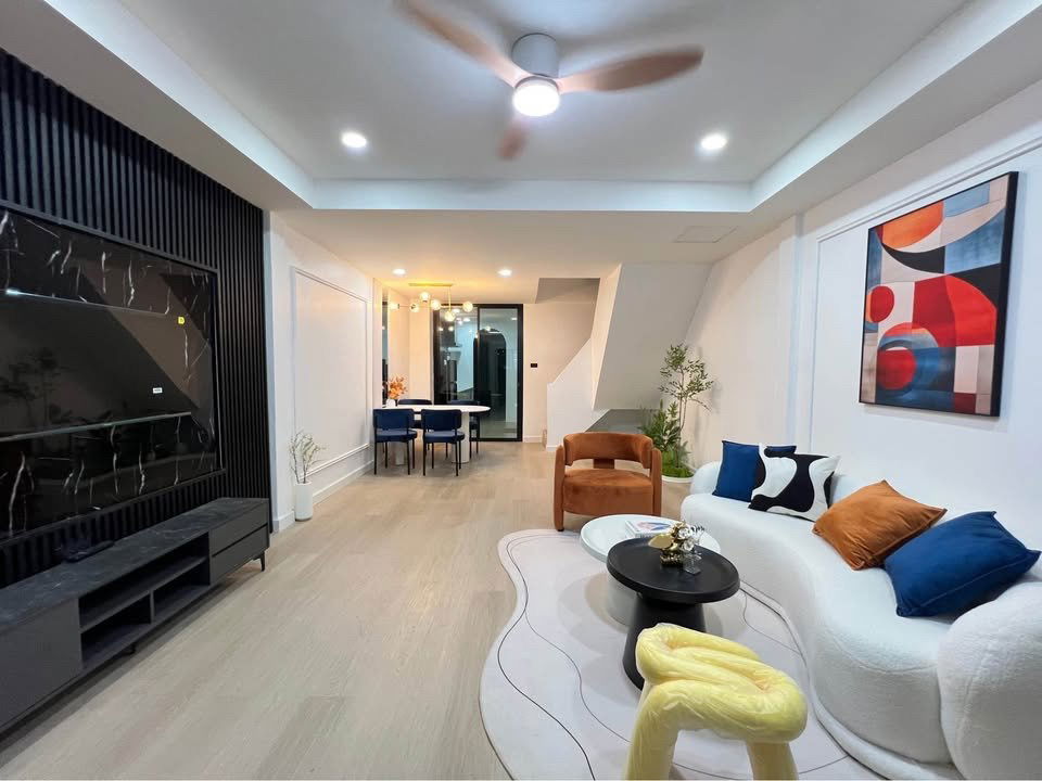 รูป ทาวน์โฮม 3 ชั้น รีโนเวทใหม่ ใกล้ Central Festival เชียงใหม่ เพียง 3 นาที - รูปที่ 1/8