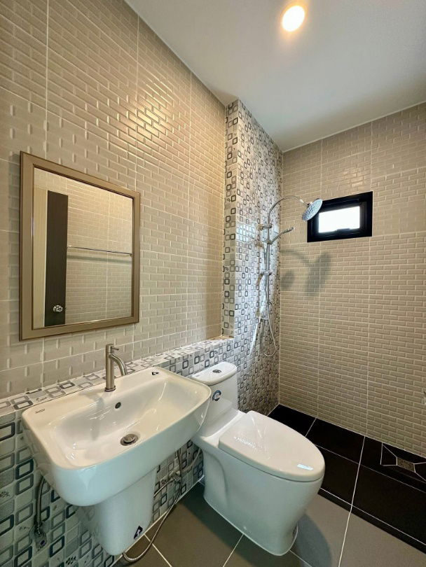 รูป ขายบ้านรีโนเวทใหม่ทั้งหลัง ม.ศรีราชาทาวเวอร์ เก้ากิโล ศรีราชา - รูปที่ 12/12