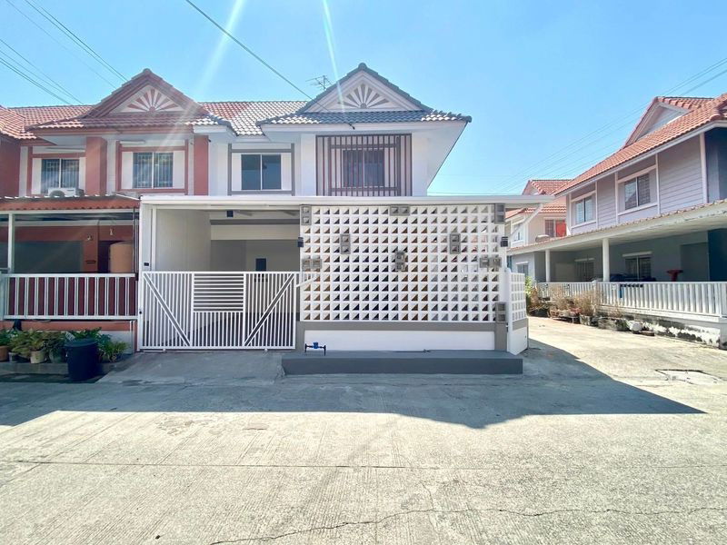 รูป ขายทาวน์เฮ้าส์หลังมุม พฤกษา ซี บ้านหน้าทิศเหนือ ทำเลดี ราคาสุดคุ้ม เพียง 1.99 ล้านบาท - รูปที่ 1/21