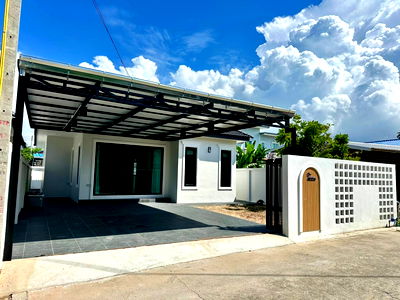 บ้านเดี่ยว ไปรษณีย์ศรีราชา : ขายบ้านรีโนเวทใหม่ทั้งหลัง ม.ศรีราชาทาวเวอร์ เก้ากิโล ศรีราชา