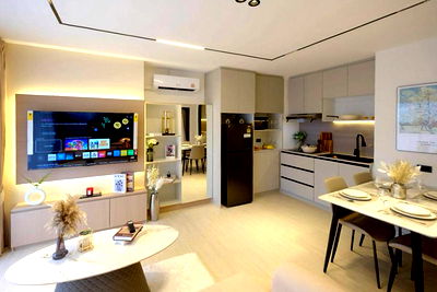 Condos for sale 700 Year Sports Arena Chiang Mai : 🏢 Spacious Thaweephol Tower Condo room with mountain views, near Nimmanhaemin, Chiang Mai 🌄