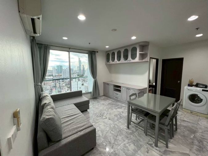  Sathorn House 2 ห้องนอน ห้องสวย รีโนเวตใหม่ (ยังไม่เคยมีใครเข้าอยู่)