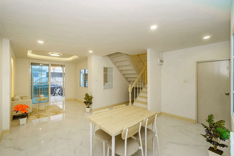 รูป ขายทาวน์เฮ้าส์รีโนเวทใหม่เอี่ยม หมู่บ้านบัวทอง 4 ทำเลทองใกล้ BTS สายสีม่วง เพียง 1.79 ล้านบาท  - รูปที่ 6/18