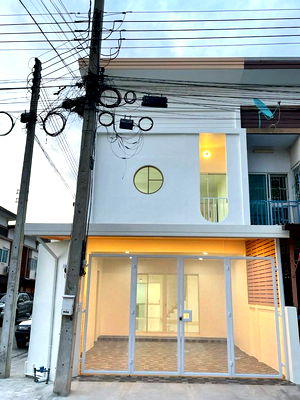 ทาวน์โฮม เทสโก้โลตัส ลำลูกกา คลอง 6 : ขายทาวน์โฮม 2 ชั้น รีโนเวทใหม่ ติดถนนเมนหลังมุม หมู่บ้าน KC Cluster นิมิตใหม่ ลำลูกกา ทำเลดี ใกล้ทางด่วนและแหล่งชุมชน ราคาเพียง 1.89 ล้านบาท (ฟรีโอน)