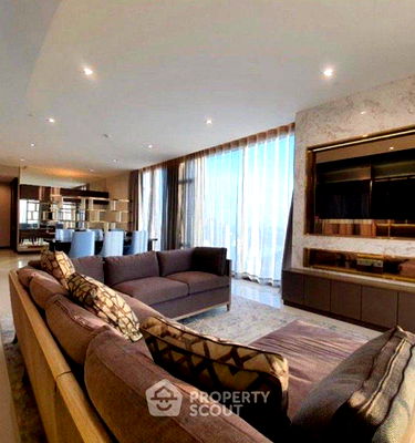 คอนโด เขตคลองเตย : คอนโด 3-ห้องนอน ที่ คิว วัน สุขุมวิท ใกล้ BTS นานา (ID 828966)