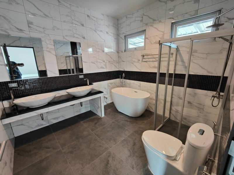 picture Large Pool Villa with Scenic Mountain Views Great Weekend & Holiday Property! - 10/16