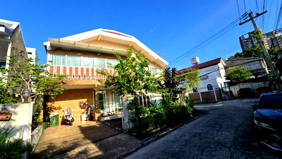 บ้านเดี่ยว ม.สวนดุสิต : ขาย บ้านเดี่ยว หลังมุม เนื้อที่ 61 ตร.ว. ซอยสมเด็จพระปิ่นเกล้า 17 (ฝั่งตรงข้ามพาต้า ปิ่นเกล้า) ราคา 17.5 ล้านบาท 