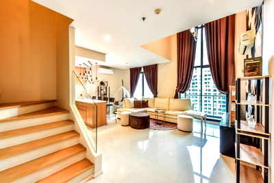 คอนโดให้เช่า : ให้เช่า Villa Asoke **พร้อมอยู่**ห้องมุม Duplex ชั้นสูง เฟอร์ครบ