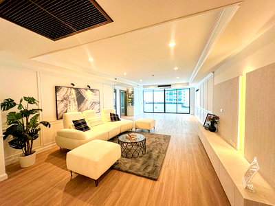 Condos for sale : For sale: 3 bedrooms, 240.1 sq.m., spacious unit in the heart of Asoke, Las Colinas.