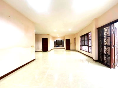 ที่ดิน วิทยาลัยพยาบาลกองทัพบก : ขายที่ดิน 131 ตรว. พร้อมบ้านเดี่ยว 250 ตรม.ซอยประดิพัทธ์ 3 ใกล้ทางพิเศษศรีรัช เขตพญาไท กรุงเทพ