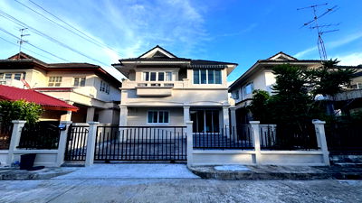 เช่าบ้านเดี่ยว วิทยาลัยเทคนิคมีนบุรี : Perfect Place 2 รามคำแหง 164 — ค่าเช่า 42,000 บ./ด. บ้านรีโนเวทใหม่ เฟอร์นิเจอร์ใหม่ทั้งหลัง!