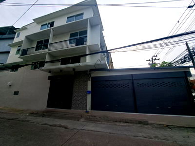 เช่าอาคารพาณิชย์ ถนนพัฒนาการ : Commercial building for rent on On Nut Road (SPSAD3602)