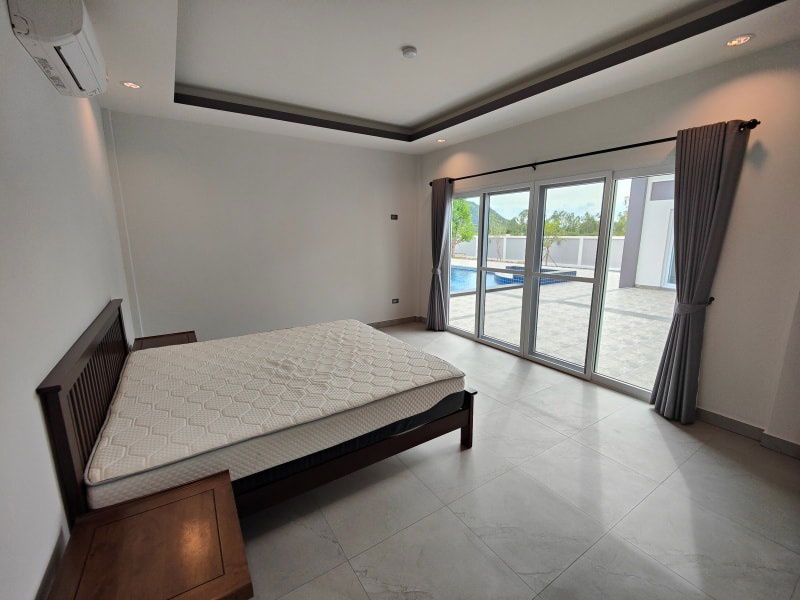 picture Large Pool Villa with Scenic Mountain Views Great Weekend & Holiday Property! - 8/16