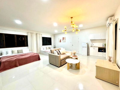 เช่าบ้านเดี่ยว ถนนวิภาวดีรังสิต : ปล่อยเช่าบ้านเดี่ยว2ชั้น หลังใหญ่ 5 ห้องนอน 6 ห้องน้ำ พร้อมเข้าอยู่ ทำเล ลาดพร้าว เดินไป MRT ลาดพร้าว 5 นาที 