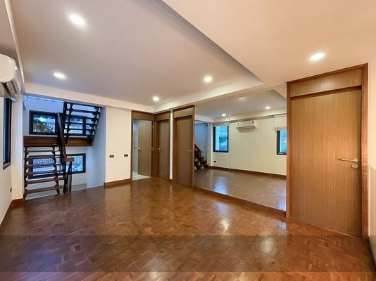 รูป [ให้เช่า] ทาวน์โฮม สุขุมวิท 49/1 / 4 ห้องนอน 3 ห้องน้ำ / 22 ตรว. 220 ตรม. **90,000** ทาวน์โฮม 3 ชั้นหลังมุมใจกลางทองหล่อ ใกล้รถไฟฟ้าบีทีเอสทองหล่อ - รูปที่ 12/15