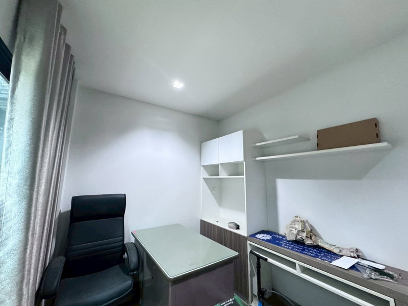Twin houses for rent : Semi-detached house for rent in Chewarom Rangsit–Don Mueang, featuring 3 bedrooms, 3 bathrooms, on a 39.8 sq.w. land area.
