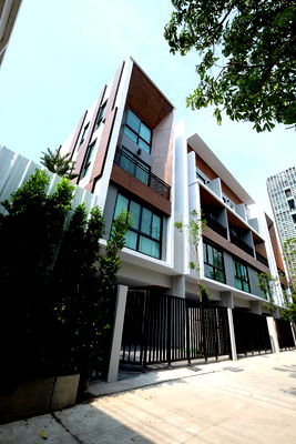 เช่าโฮมออฟฟิศ MRT ลุมพินี : Townhome for rent in Sathorn (SPSAD3605)