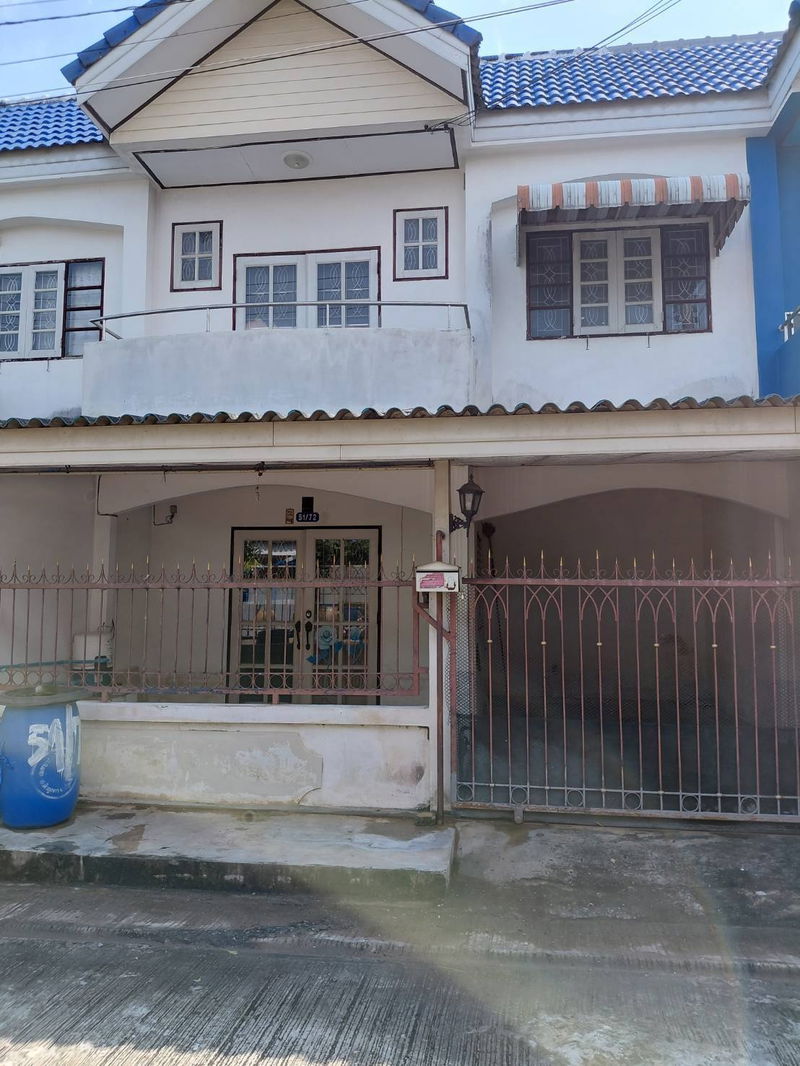 ขายทาวน์โฮม : ขายทาวน์เฮ้าส์ หมู่บ้านรุ่งเรืองเฮ้าท์2 อ.ลำลูกกา ขายเพียง 1.25 ล้าน