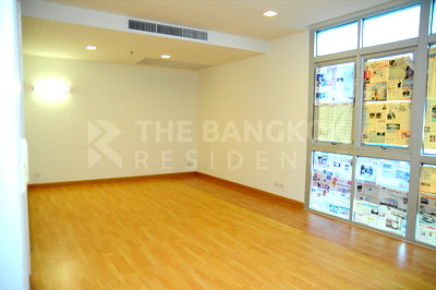 Condos for rent : Ultimate Luxury Lifestyle with Convenience Nusasiri Grand Condo near BTS Ekkamai