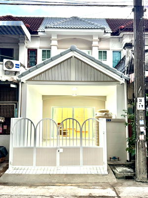 ทาวน์โฮม เขตคลองสามวา : บ้านตกแต่งรีโนเวทเสร็จ พร้อมเฟอร์นิเจอร์, แอร์ หมู่บ้านร่มทิพย์ ทาวน์เฮ้าส์ 2 ชั้น ถนนหทัยราษฎร์33 คลองสามวา ใกล้รถไฟฟ้า