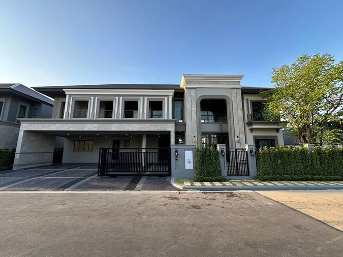 New luxury house Grand Bangkok Boulevard Krungthepkreetha fully furnished