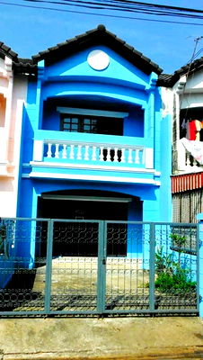 Townhouses for rent : Kaew Inthasutha Uthit School 600 m. Talat Bang Yai MRT Station. 1.3 km. 2-story townhouse for rent c