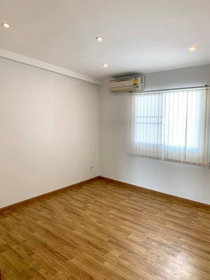 picture FOR RENT DETACHED HOUSE SENANIKOM 1 - JATUCHAK / 5 bedrooms 3 bathrooms / 80 Sqw. 400 Sqm. **55,000** CLOSE TO BTS SENANIKOM STATION - 11/16